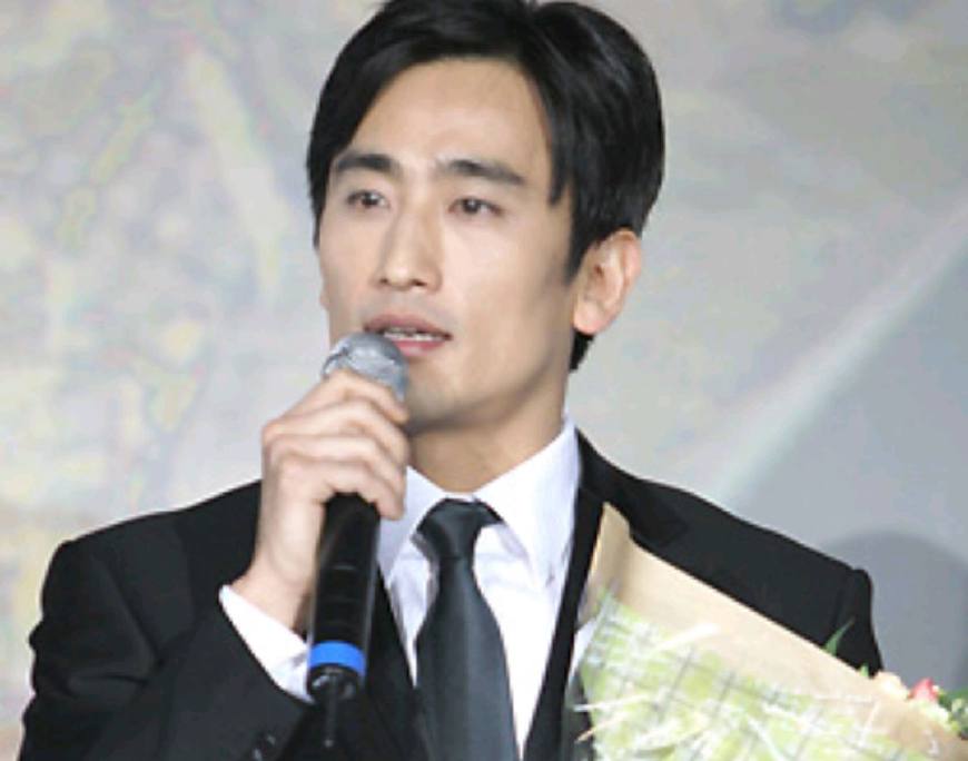 ‘3377官网’20岁中甲金靴进军中超!官宣加盟升班马永昌!26场角逐踢进22球(图1) 3377官网