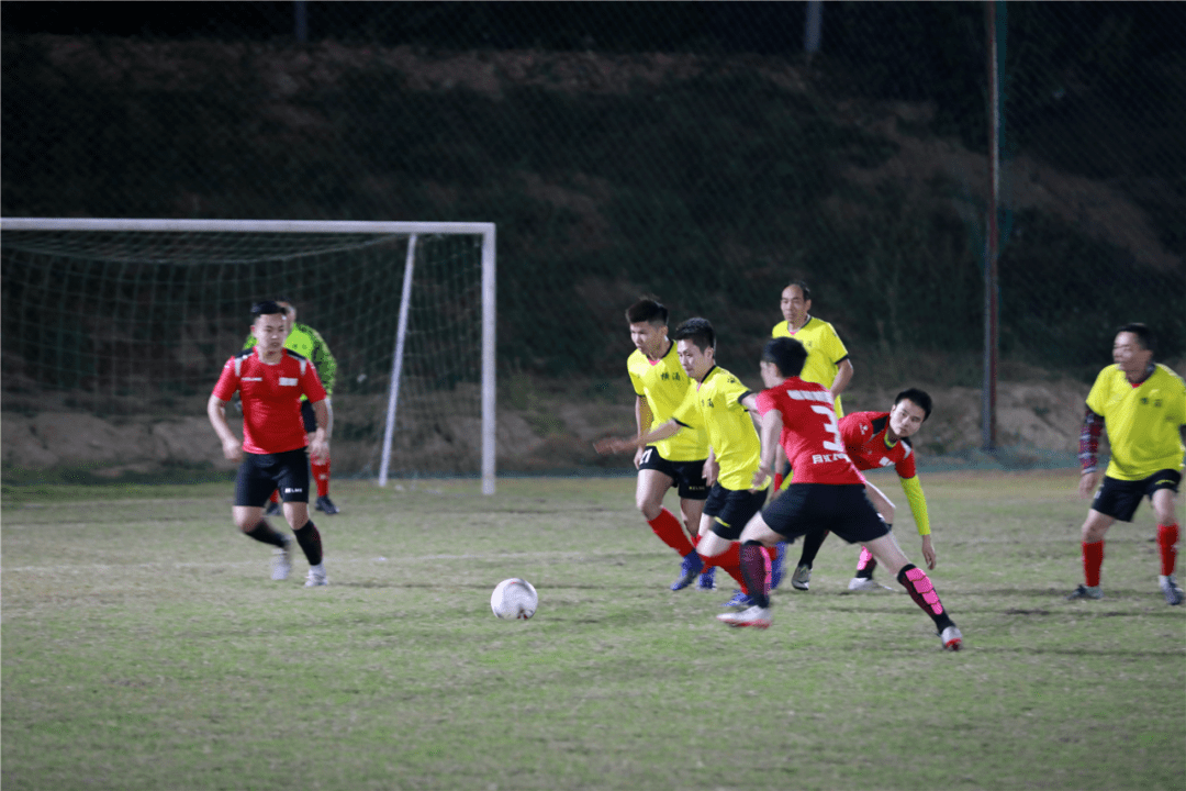 鲁村问鼎 “足”够精彩!2020云东海第三届足球联赛圆满落幕!【3377官网】(图7)
鲁村问鼎 “足”够精彩!2020云东海第三届足球联赛圆满落幕!【3377官网】(图7)