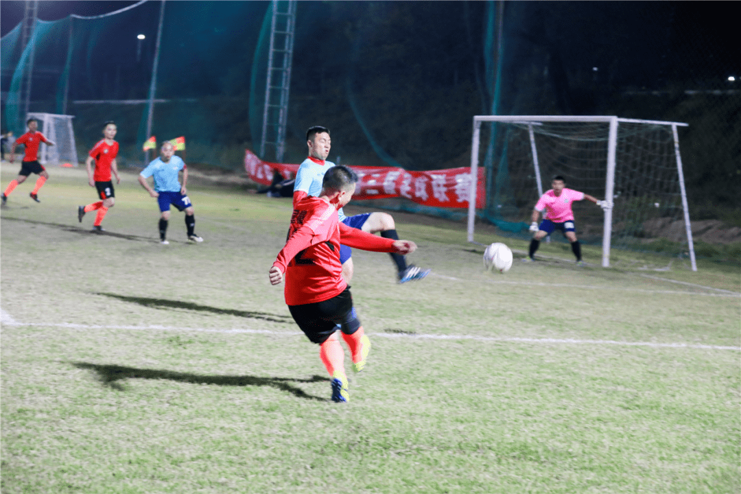 鲁村问鼎 “足”够精彩!2020云东海第三届足球联赛圆满落幕!【3377官网】(图6)
鲁村问鼎 “足”够精彩!2020云东海第三届足球联赛圆满落幕!【3377官网】(图6)