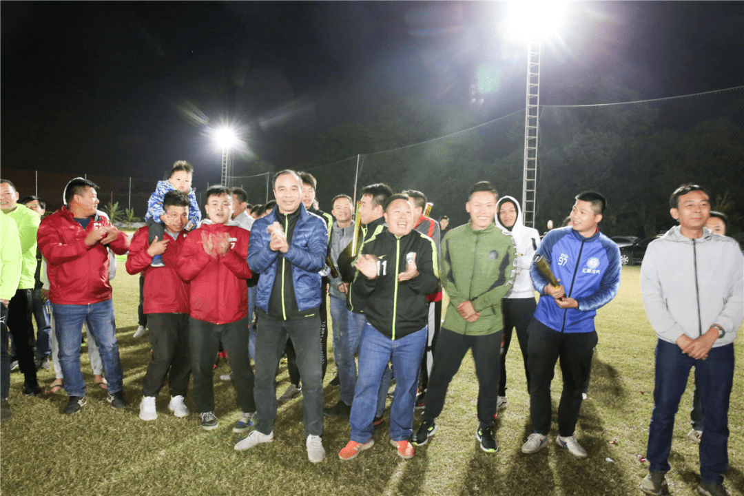 鲁村问鼎 “足”够精彩!2020云东海第三届足球联赛圆满落幕!【3377官网】(图9)
鲁村问鼎 “足”够精彩!2020云东海第三届足球联赛圆满落幕!【3377官网】(图9)