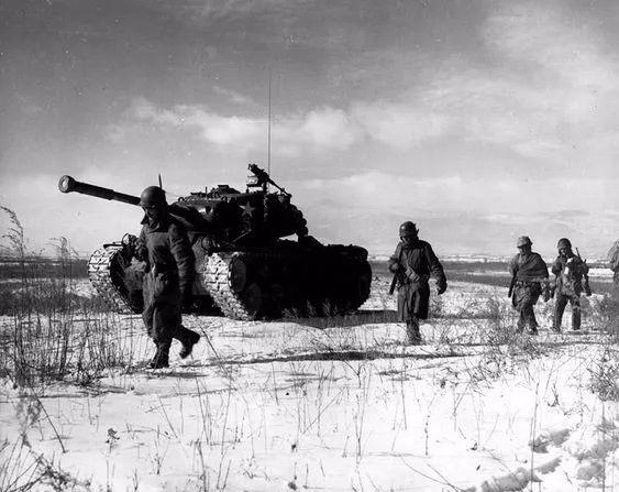 
为何接触的时候 双方都要留预备队？直接压上去 胜算不更大吗？：3377体育(图2)